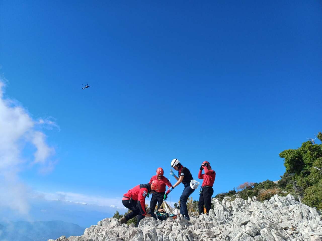 Fethiye’de Paraşüt Faciası: Jandarma Zorlu Araziden Cansız Bedeni Helikopterle Aldı 6